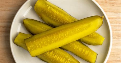 Ilustračné foto pohárov so zaváranými uhorkami