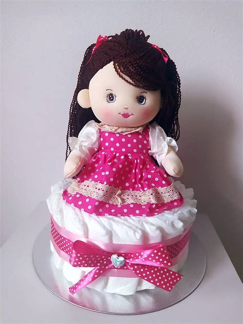 Hotová torta bábika z bábovkovej formy
