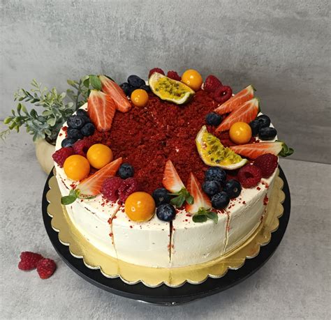 Kúsok Red Velvet torty