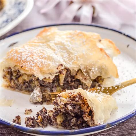 Zákusok buchty s makovou plnkou