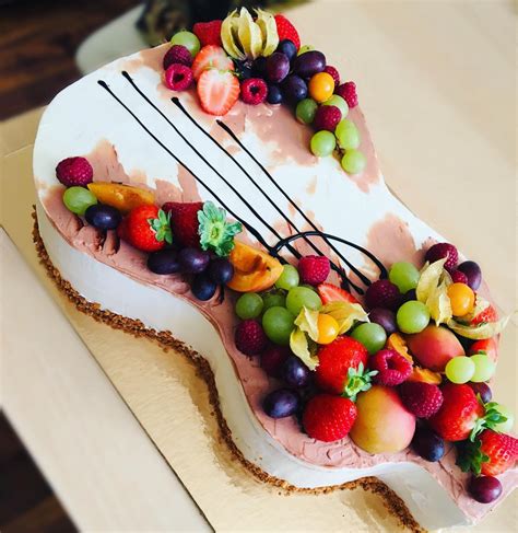Torta v tvare elektrickej gitary