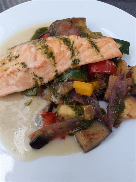 Filety z lososa s kožou pripravené na grilovanie