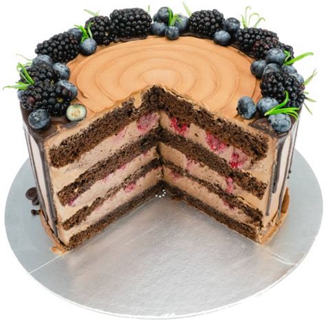 Výsledná čokoládová torta ozdobená ovocím