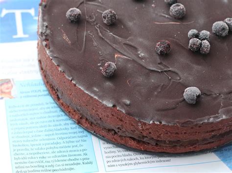 Čokoládová nepečená torta s malinami