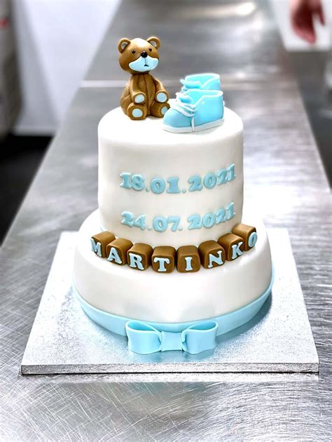 Dvojposchodová torta na krst