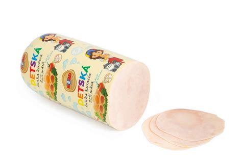 Hotová domáca kuracia šunka nakrájaná na plátky