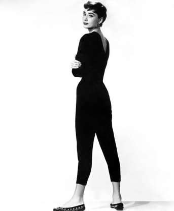 Audrey Hepburn v ikonických čiernych šatách Givenchy