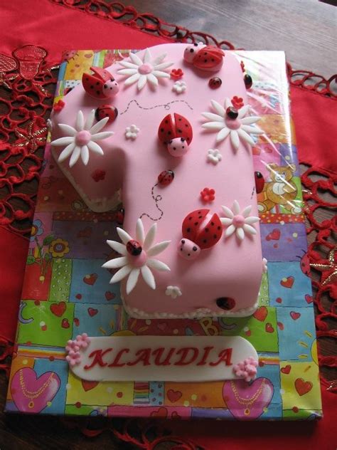 Ilustrácia torty pre ročné dievčatko
