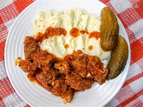 Bravčové mäso s chlebom vo vajci a zeleninou