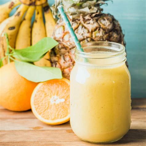 Ananásové smoothie v pohári