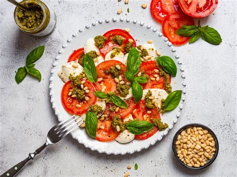 Šalát Caprese s mozzarellou light