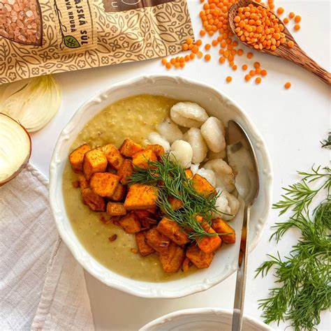 Šošovicovo-ryžový pokrm s restovaným tofu