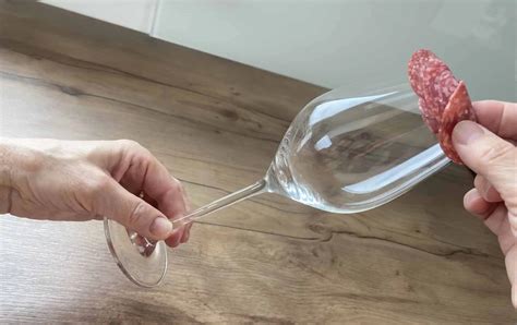 Salámová ruža vytvorená pomocou pohára