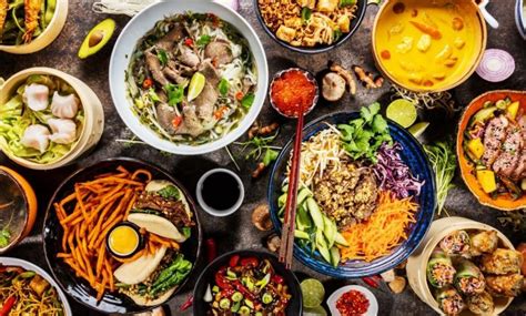 Zostava rôznych ázijských jedál