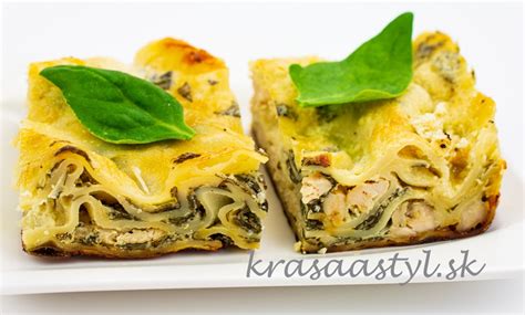 Ilustračná fotka hotových lasagní s kuracím mäsom a hríbmi