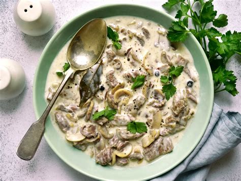 Teľacie soté s hubami