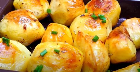 Šťavnaté pečené zemiaky s chrumkavou kôrkou