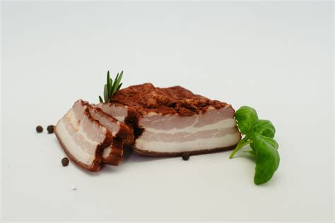 Mäso ponorené v soľnom roztoku
