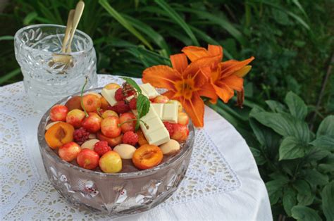 Miska s tvarohom a ovocím
