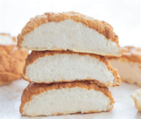 Ilustrácia cloud bread s rôznymi prílohami