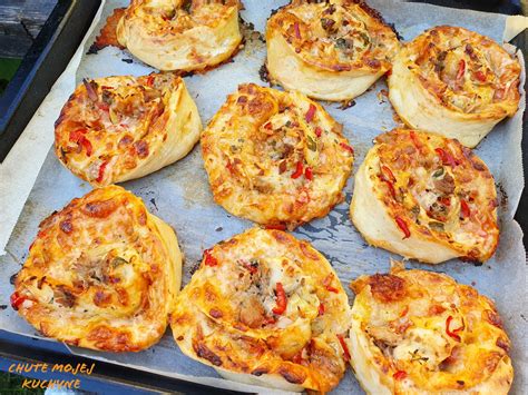 Pizza slimáky v procese rolovania
