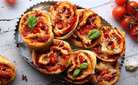 Servírované pizza slimáky s dipom