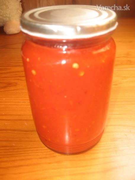 Hotová papriková pomazánka vo fľašiach