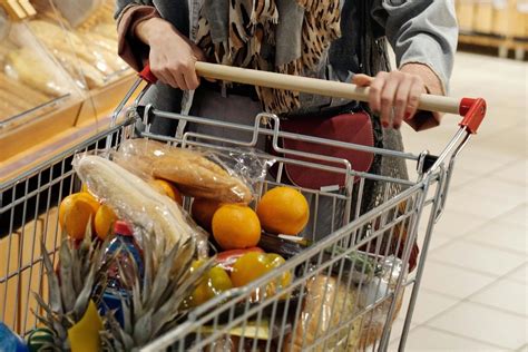 Nákup čiernej šošovice v supermarkete