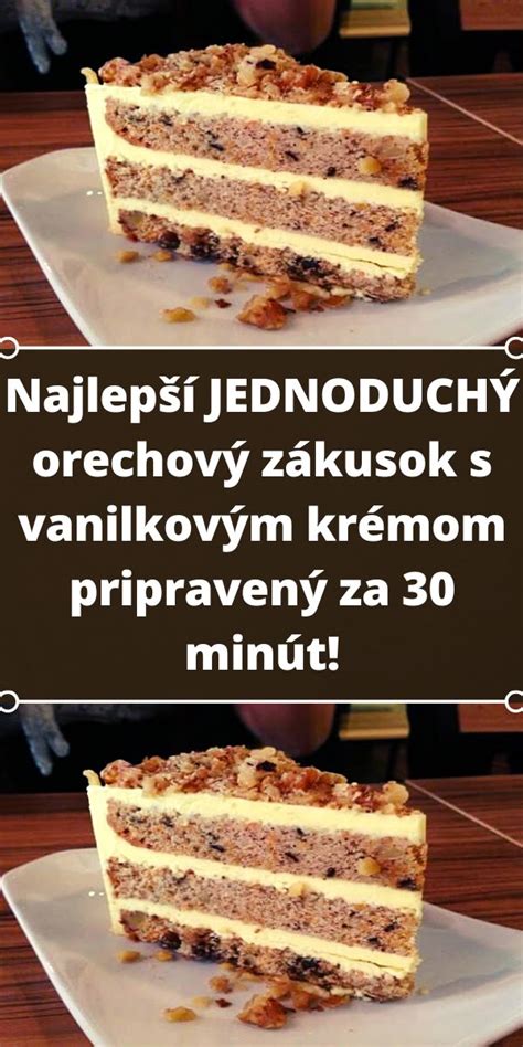 Zákusok Nussecken pripravený na krájanie