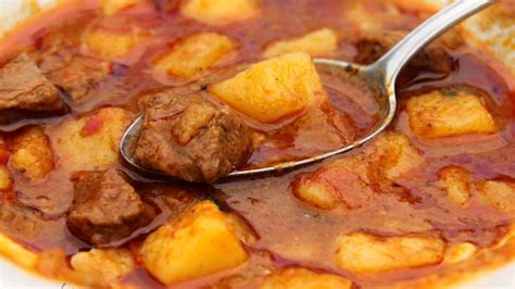 Suroviny na prípravu debrecínskeho gulášu