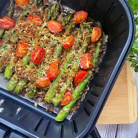Zelená špargľa s parmezánom v teplovzdušnej fritéze