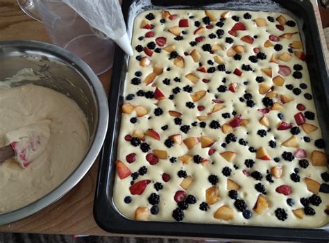 Obrázok s rôznym ovocím na ozdobenie koláča