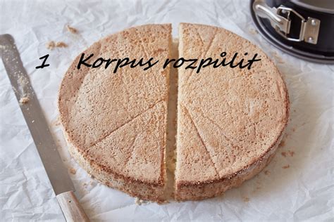 Proces pečenia tortového korpusu