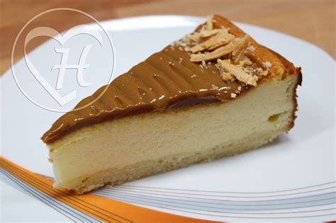 Hotový pečený karamelový cheesecake