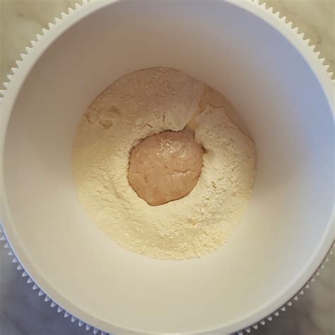 Misa s múkou a ingredienciami na pečenie