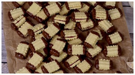 Pripravené grilážky s čokoládovou polevou