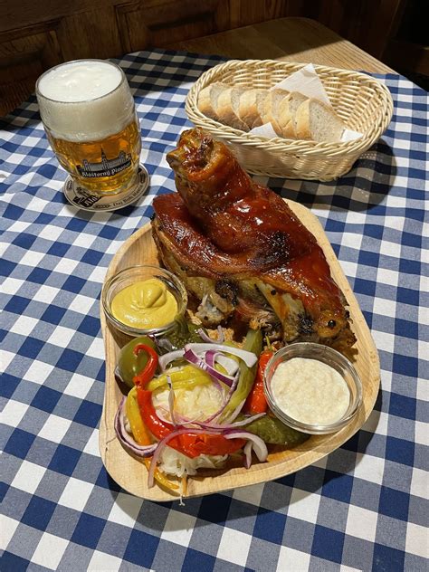 Ilustrácia tradičného slovenského bieleho koláča