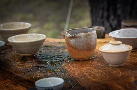 Ilustrácia prestretého stola pre čajový dýchánek.