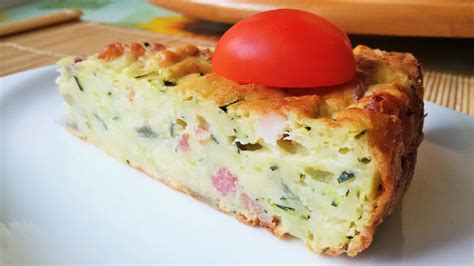 Hotový slaný cuketový koláč