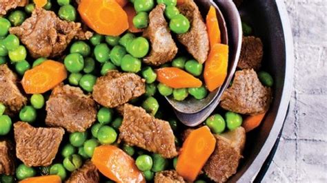 Bravčové mäso s hráškom a mrkvou