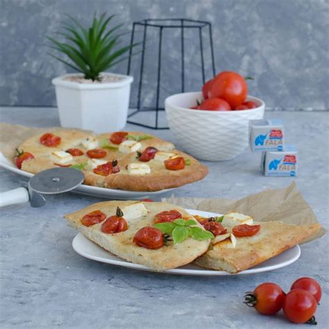 Cuketový tart s cherry paradajkami a balkánskym syrom