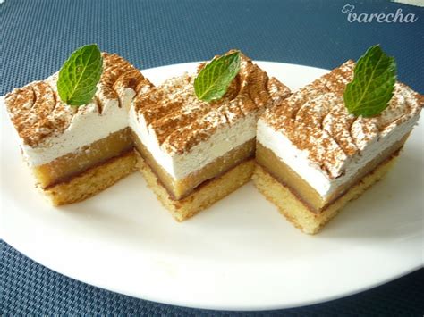 Hotové jablkovo-škoricové rezy