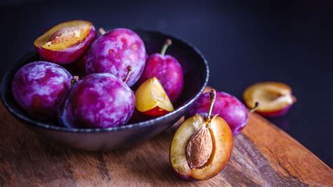 Čerstvé slivky na koláči