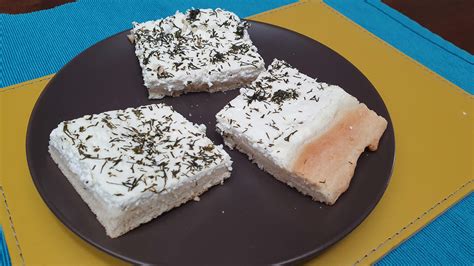 Hotový slaný koláč s kôprom