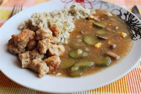 Pekáč s kuracím mäsom a tatárskou omáčkou pred pečením