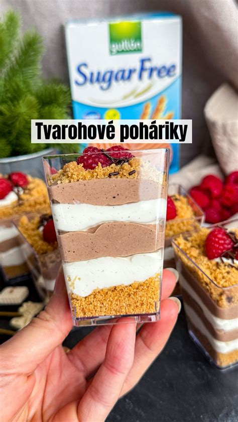 Vrstvenie tvarohového krému s Nutellou na sušienkový základ