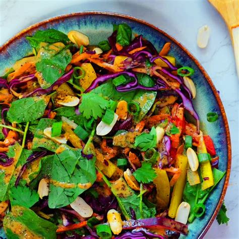 Farebný zeleninový šalát ako príloha