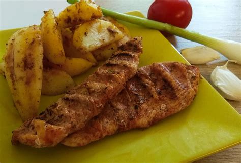 Marinované kuracie mäso pripravené na smaženie