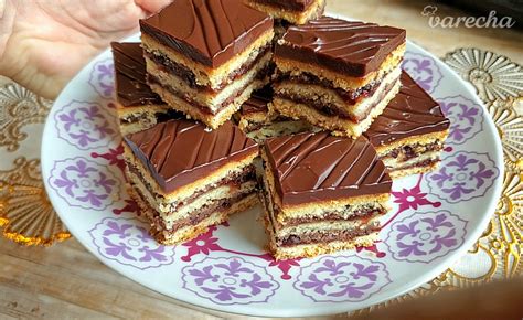 Hotový koláč zo Salka a kokosu s parížskou šľahačkou