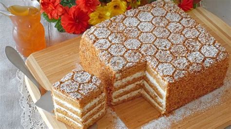 medová torta s plnkou z kyslej smotany